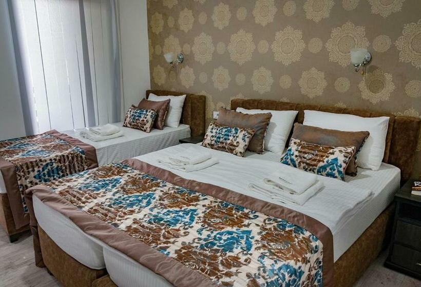 Standard Triple Room with Terrace, Apostolovic Plus