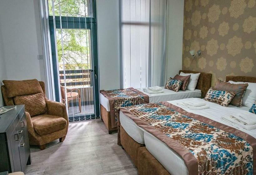 Standard Triple Room with Terrace, Apostolovic Plus