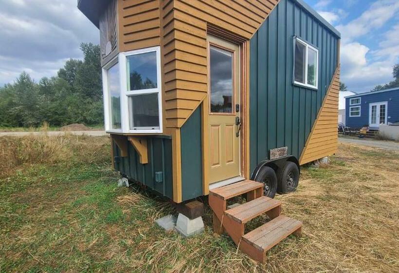 بانگلوی استاندارد, Emerald Lodge Tiny House On The Farm