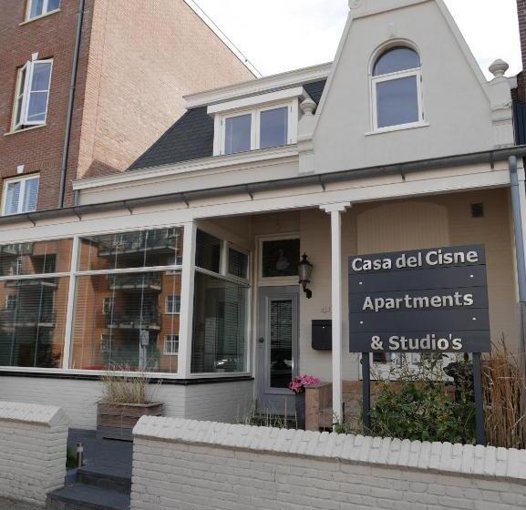 استودیوی استاندارد, Casa Del Cisne