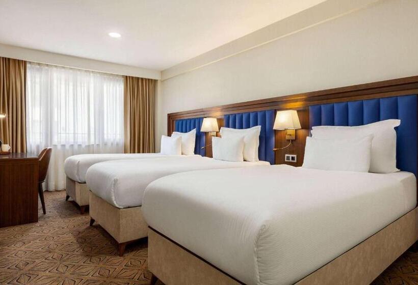 اتاق لوکس سه تخته, Ramada Plaza Sultanahmet