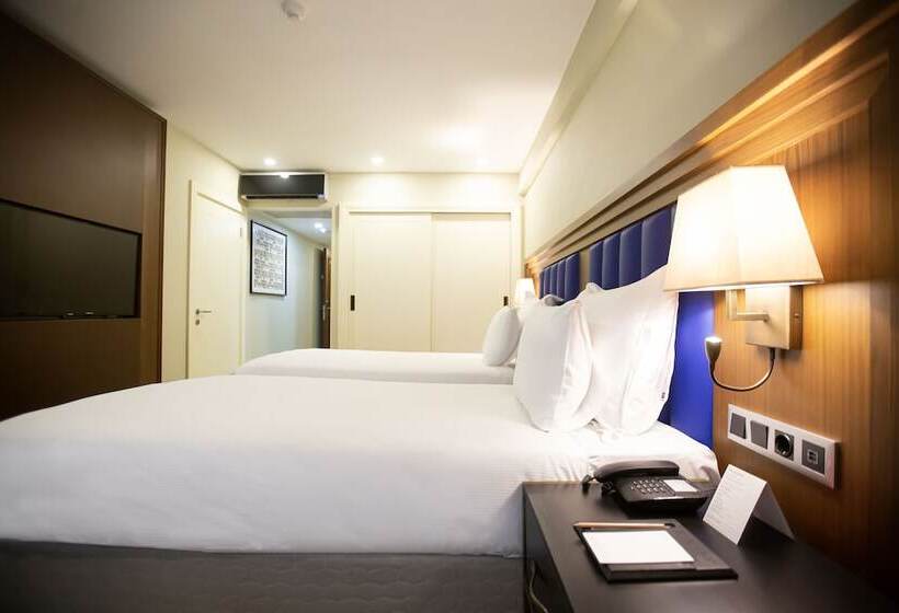 اتاق لوکس با بالکن, Ramada Plaza Sultanahmet