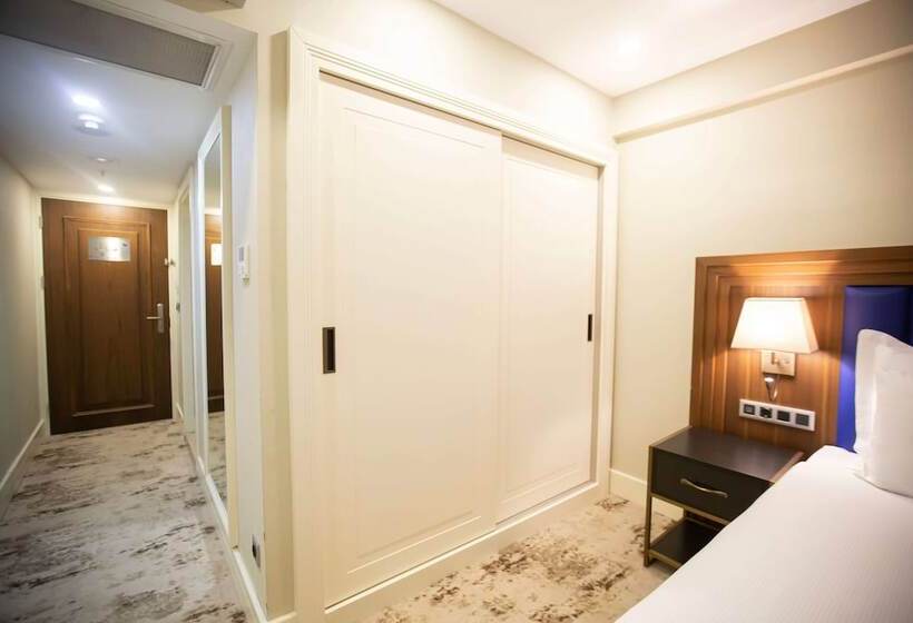 اتاق لوکس با بالکن, Ramada Plaza Sultanahmet