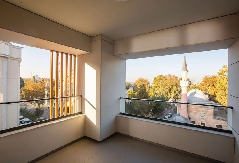 اتاق لوکس با بالکن, Ramada Plaza Sultanahmet