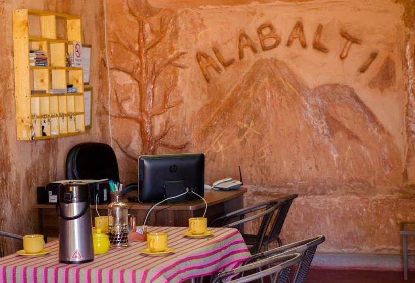 اتاق استاندارد سه نفره, Hostal Alabalti
