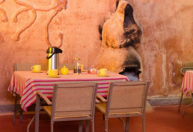 اتاق استاندارد سه نفره, Hostal Alabalti