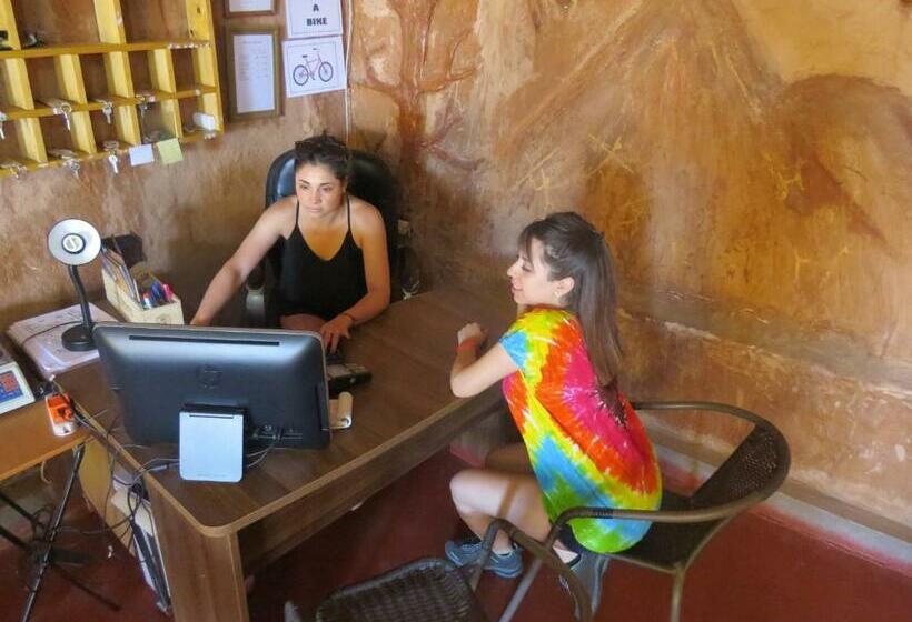 اتاق استاندارد سه نفره, Hostal Alabalti