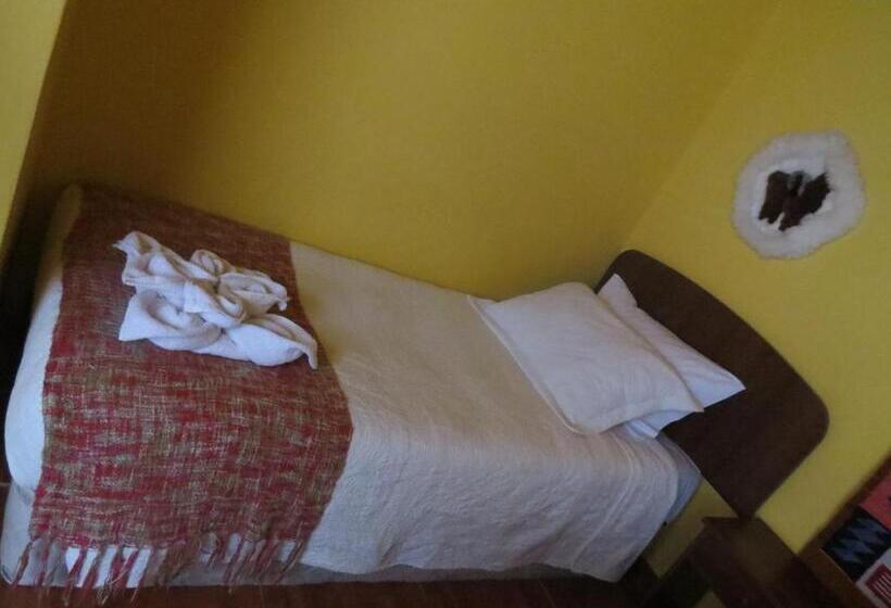 اتاق استاندارد سه نفره, Hostal Alabalti