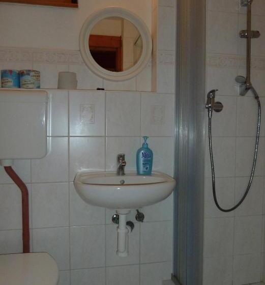اتاق استاندارد چهار تخته, Pod Sněžníkem