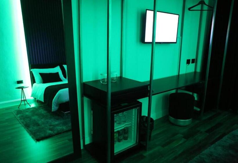 اتاق استاندارد, Dark Boutique