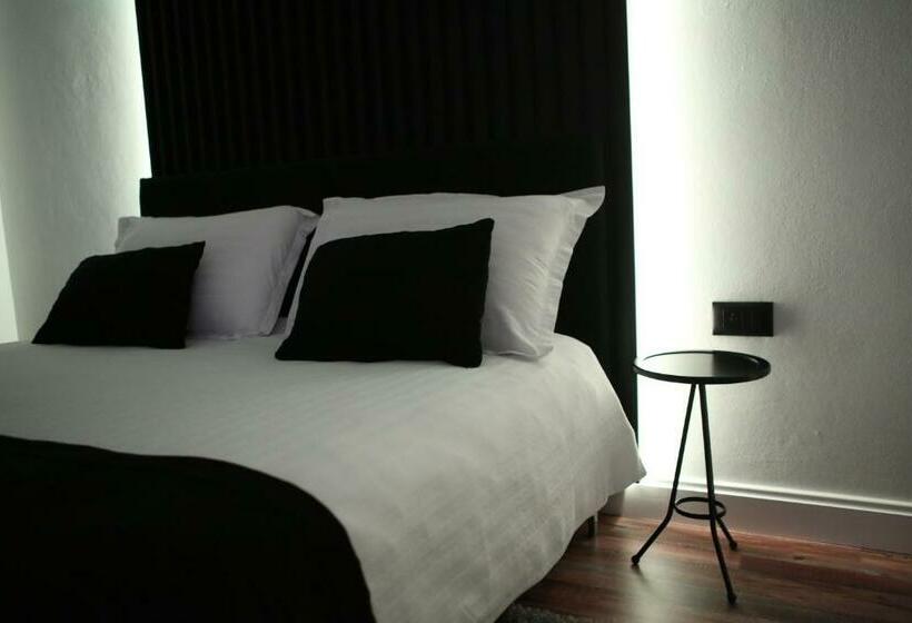 اتاق استاندارد, Dark Boutique