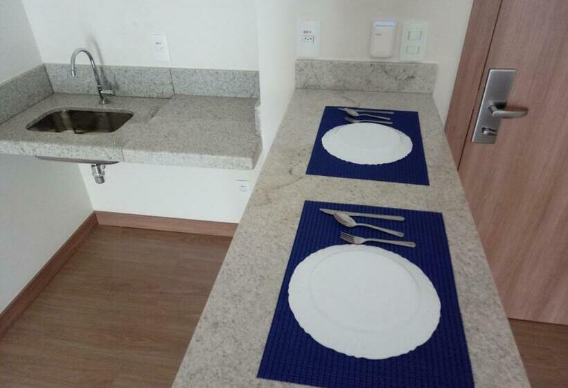 اتاق لوکس, Flat Em Pedra Azul