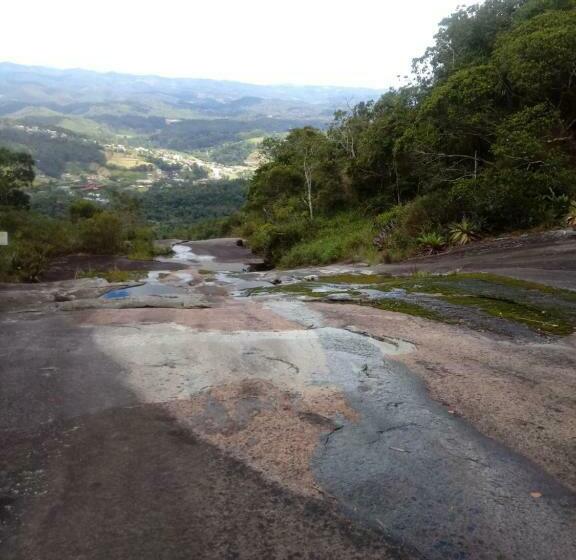 اتاق لوکس, Flat Em Pedra Azul