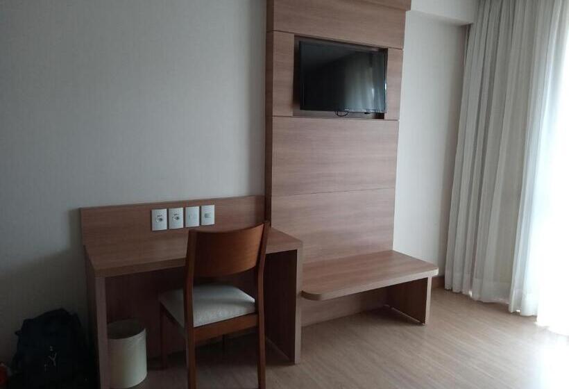 اتاق لوکس, Flat Em Pedra Azul