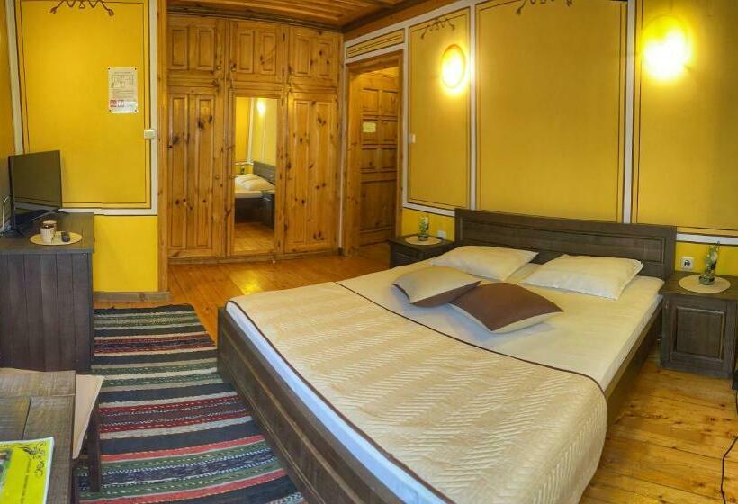 اتاق استاندارد با چشم‌انداز کوهستان, Guest Rooms Colorit