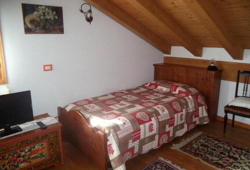 اتاق استاندارد سه تخته با سرویس بهداشتی مشترک, B&b Dolomiti