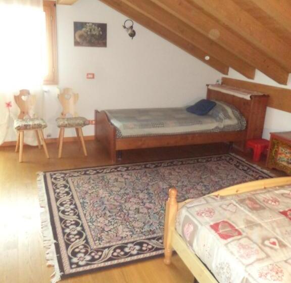 اتاق استاندارد سه تخته با سرویس بهداشتی مشترک, B&b Dolomiti