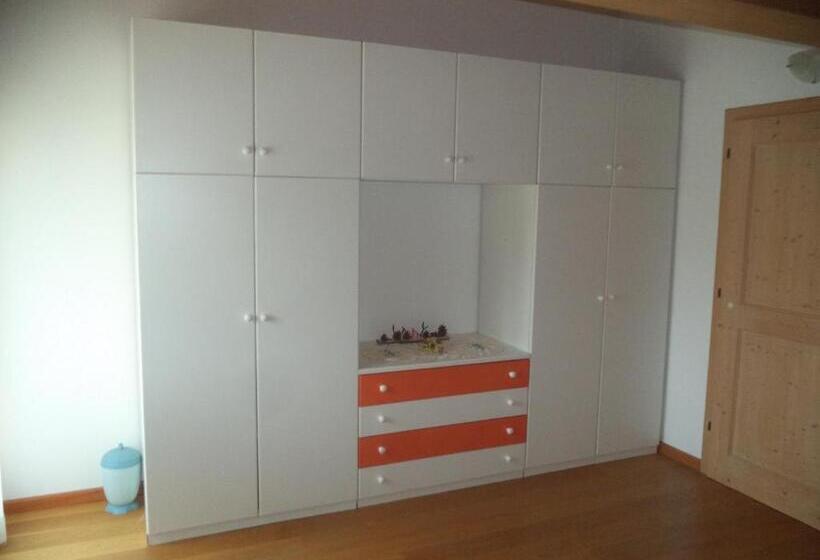اتاق لوکس با بالکن, B&b Dolomiti