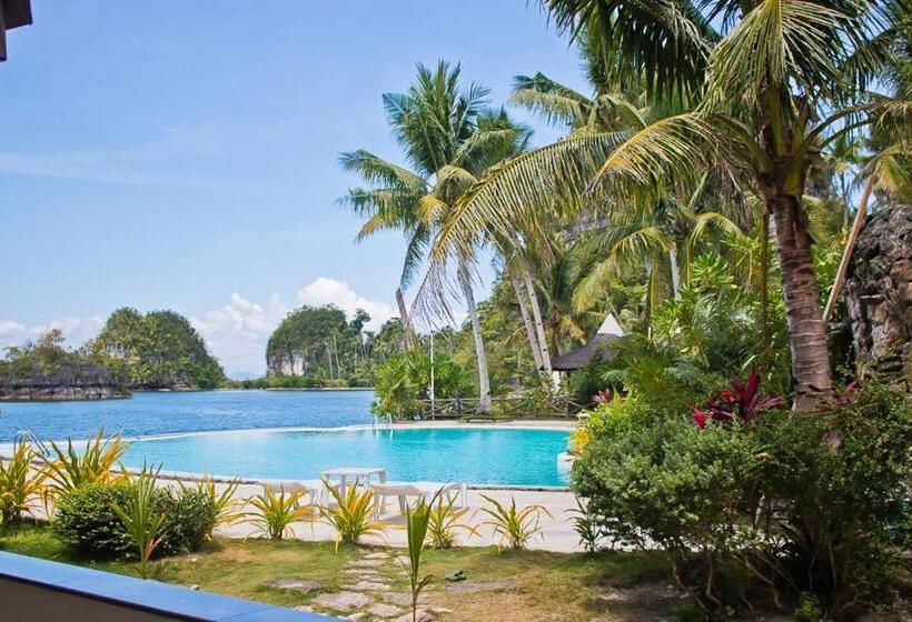 اتاق لوکس چهار تخته, Caluwayan Palm Island Resort & Restaurant