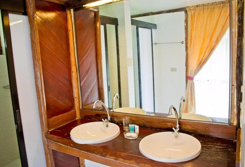 سوییت خانوادگی, Caluwayan Palm Island Resort & Restaurant