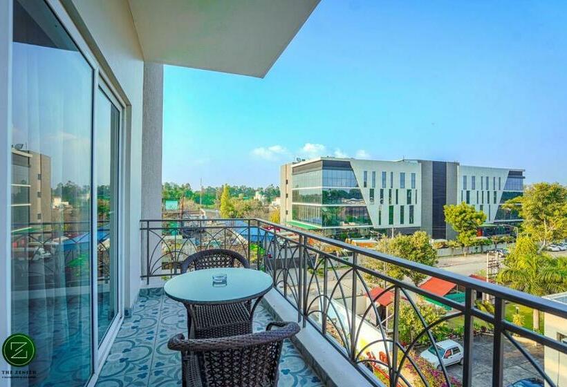 غرفة قياسية سرير كينج, The Zenith  A Boutique  By Hot Millions