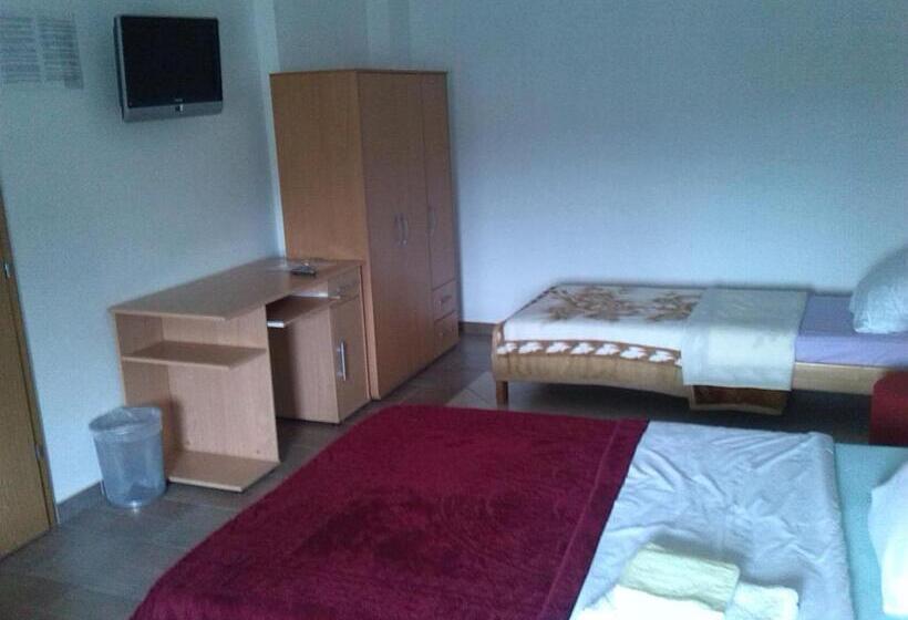 اتاق استاندارد چهار تخته, Motel Maks
