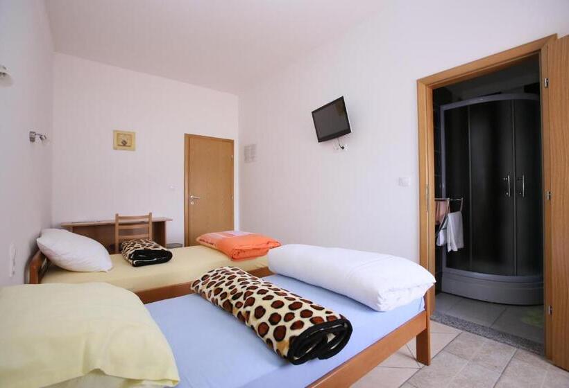 اتاق استاندارد, Motel Maks