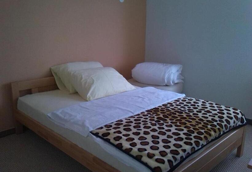 اتاق استاندارد, Motel Maks