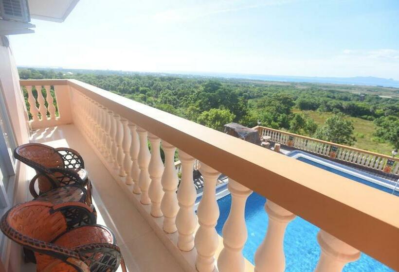 Deluxe Suite Sea View, Chrysant Hotel & Resort