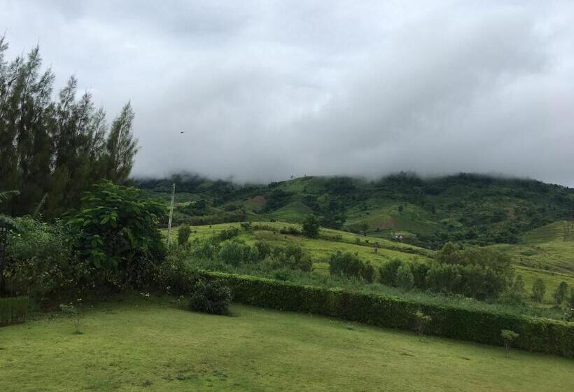 بانگلوی لوکس, Misty English Cottage