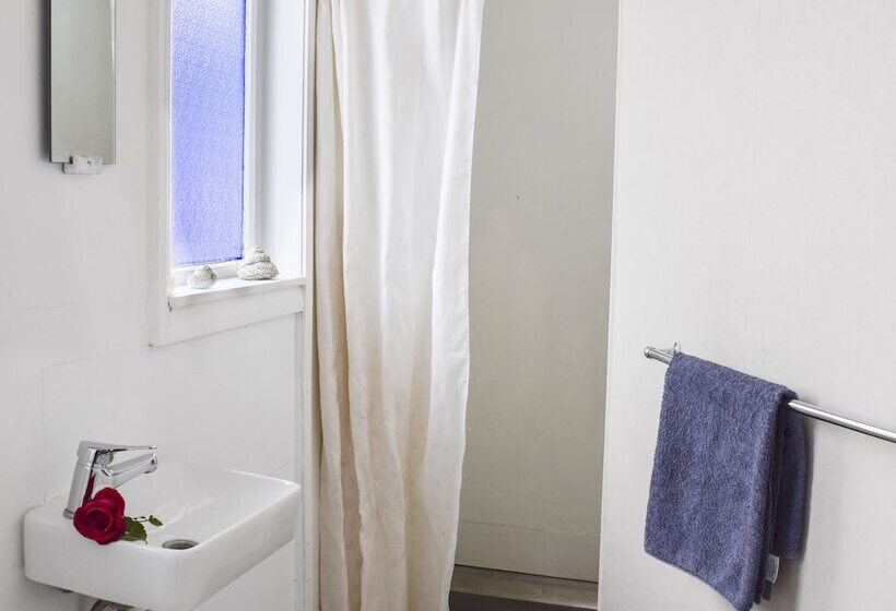 اتاق استاندارد یک نفره, 42b College House   Hostel