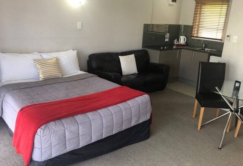 استودیوی استاندارد, Absolute Lakeview Motel