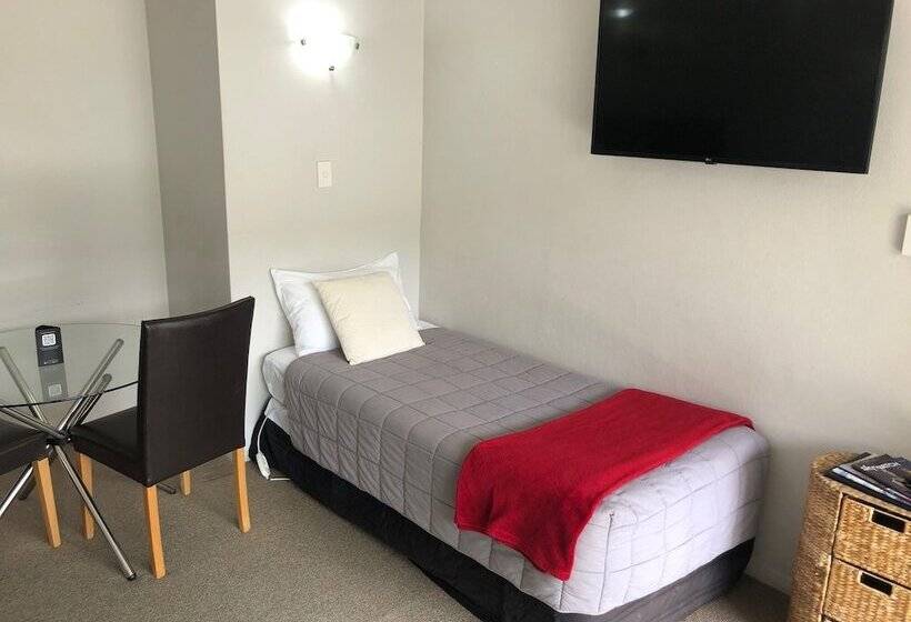 استودیوی استاندارد, Absolute Lakeview Motel