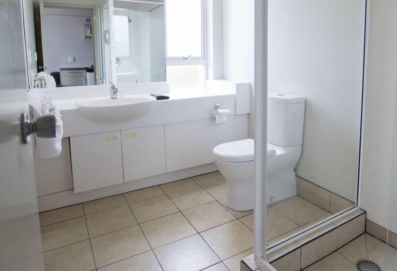 استودیوی لوکس, Absolute Lakeview Motel