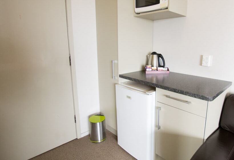 استودیوی لوکس, Absolute Lakeview Motel