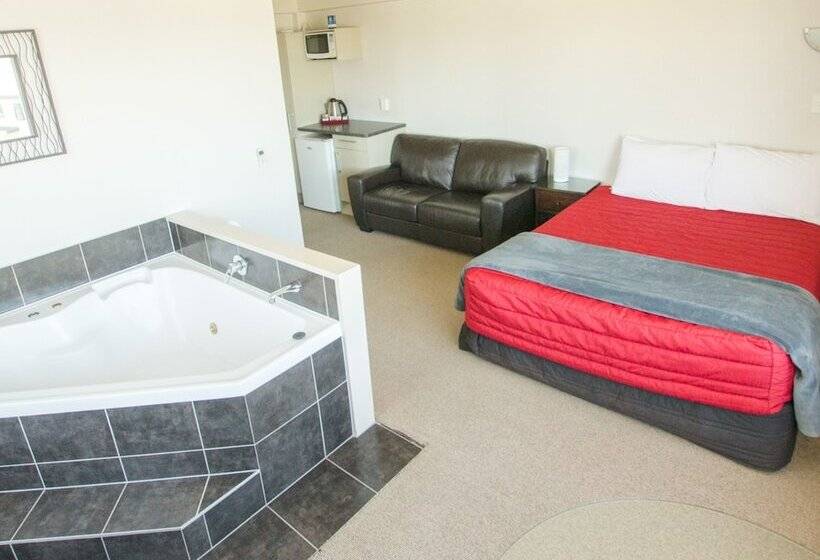 استودیوی لوکس, Absolute Lakeview Motel