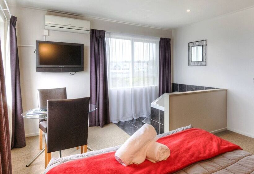 استودیوی لوکس, Absolute Lakeview Motel