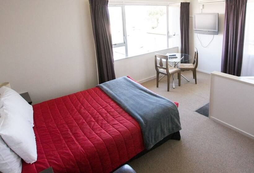 استودیوی لوکس, Absolute Lakeview Motel