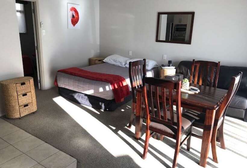 سوییت, Absolute Lakeview Motel