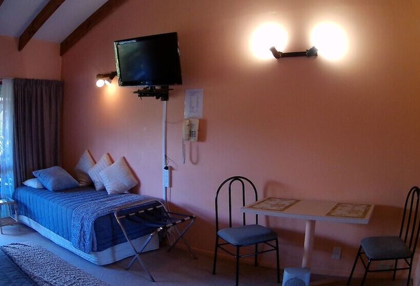 استودیوی استاندارد, Alfa Boutique Motel
