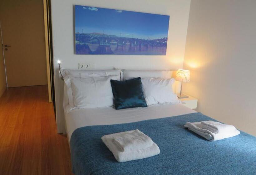 اتاق استاندارد با چشم‌انداز رودخانه, Arc My Otel
