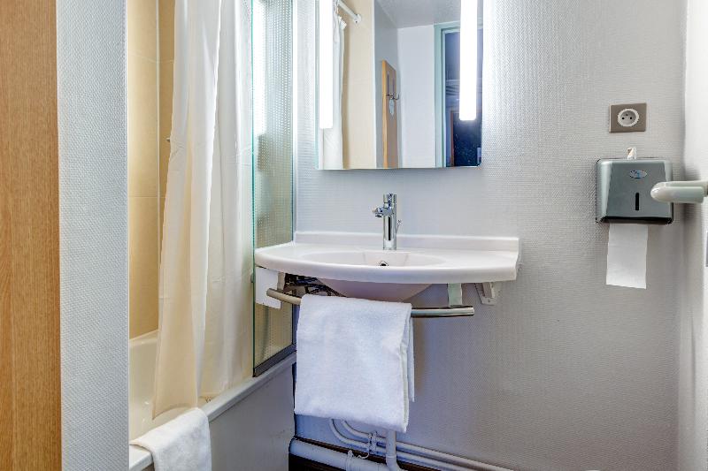 اتاق استاندارد چهار تخته, B&b Hotel Orgeval