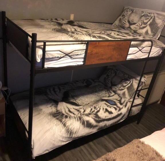 Economy Quadruple Room, Chaplins