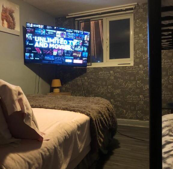 Economy Quadruple Room, Chaplins
