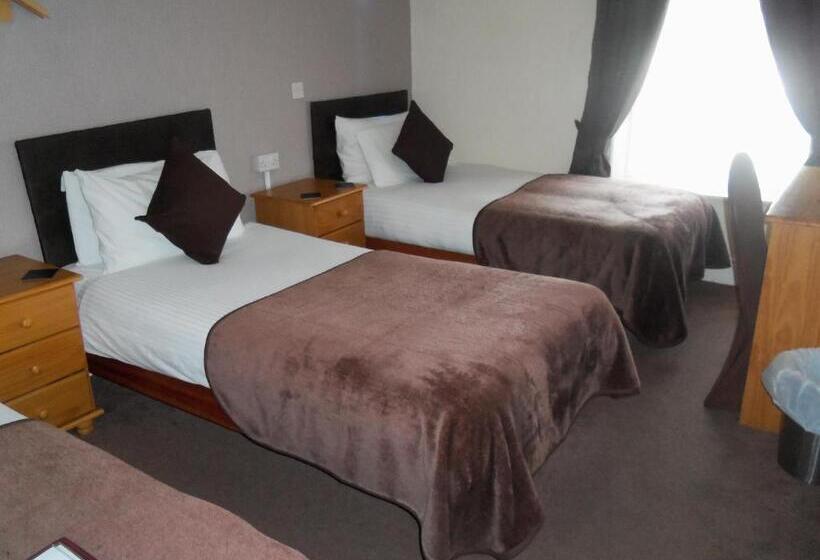 Standard Triple Room, Novello Blackpool