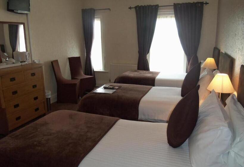 Standard Triple Room, Novello Blackpool