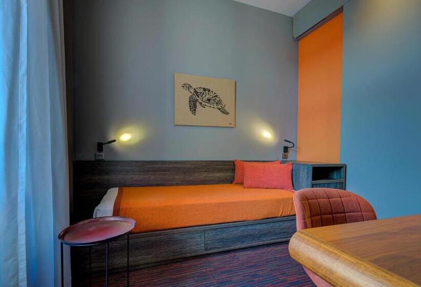 سوئیت جونیور با چشم‌انداز, Alex Hotel & Spa