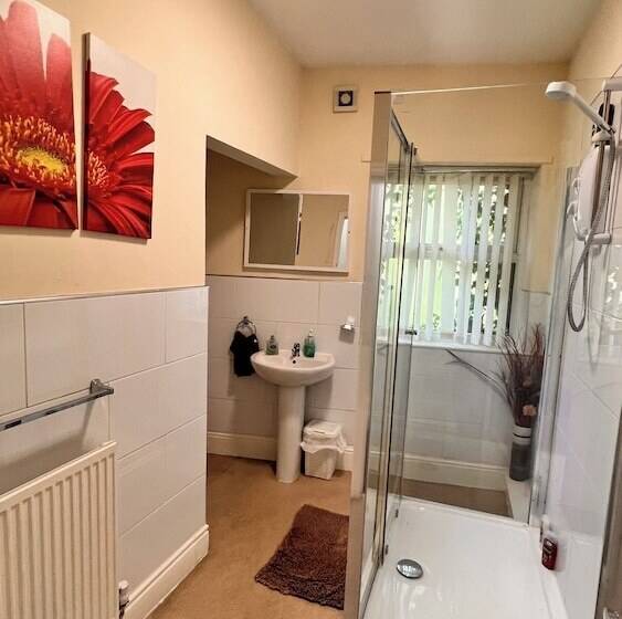 اتاق استاندارد با سرویس بهداشتی مشترک, Castle Lodge Guest House 86 88 Sheil Rd L6 3af