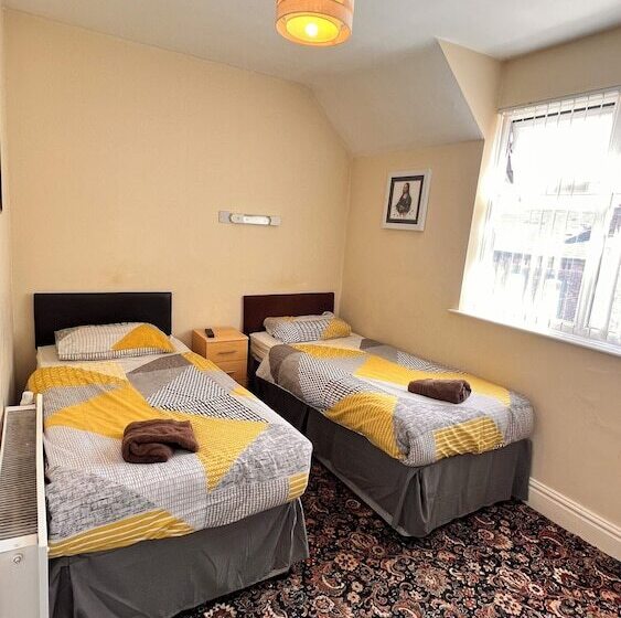 اتاق استاندارد با سرویس بهداشتی مشترک, Castle Lodge Guest House 86 88 Sheil Rd L6 3af