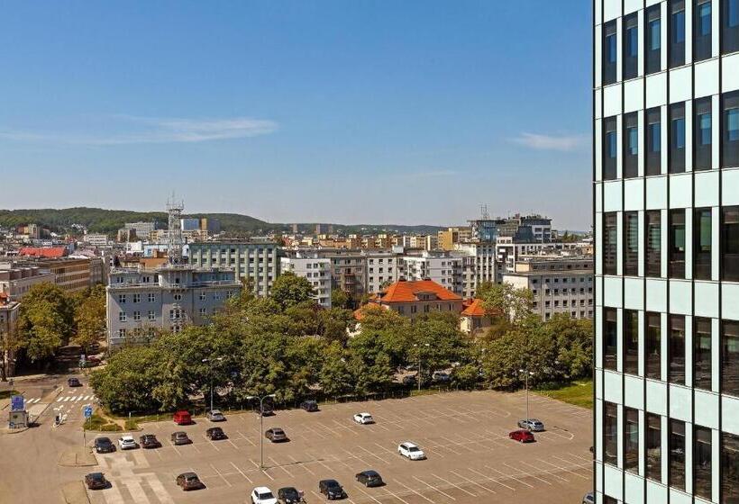 اتاق استاندارد با تخت بزرگ, Courtyard By Marriott Gdynia Waterfront